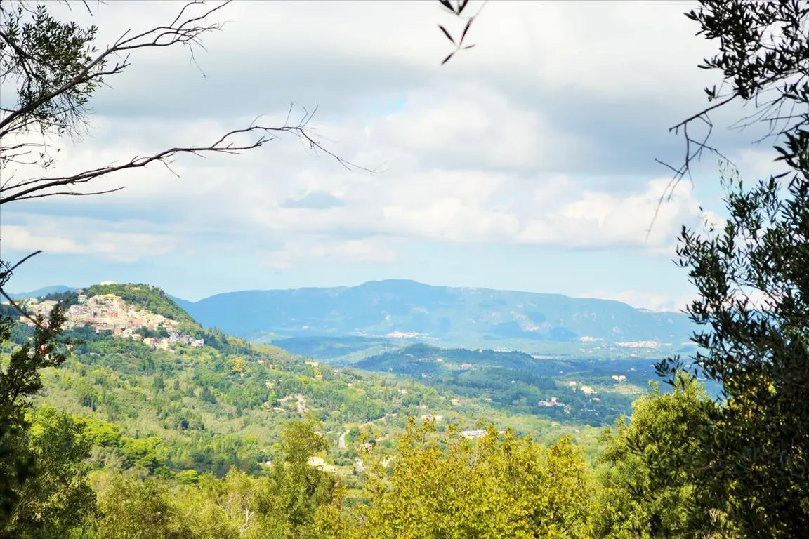 Land Of 4673 M² In Corfu