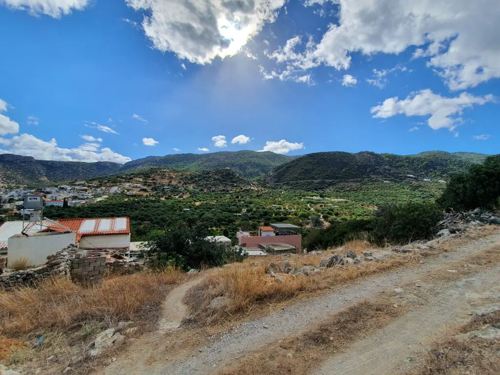 Land Of 982 M² In Crete