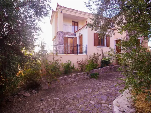 6-bedroom Detached House In Greece (304 M²)
