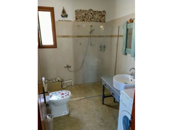 6-bedroom Detached House In Greece (304 M²)