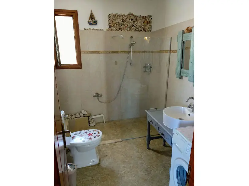 Detached House Of 304 M² On Islands