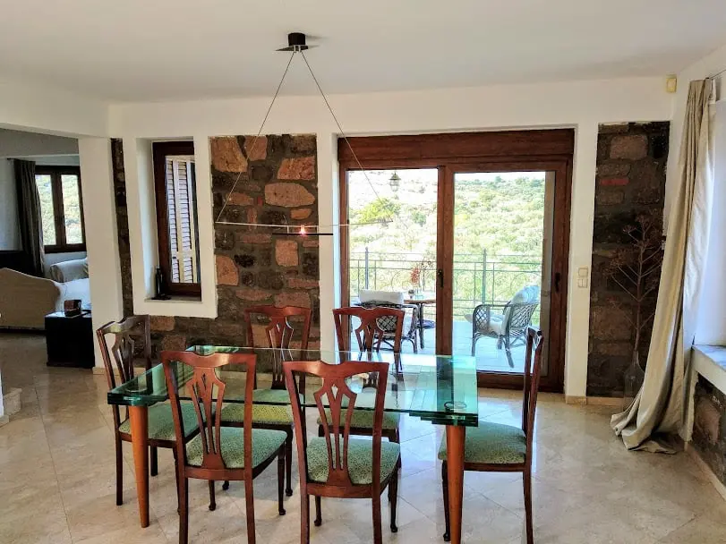 Detached House Of 304 M² On Islands