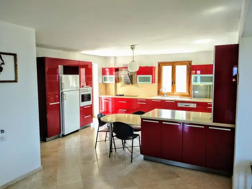 Detached House Of 304 M² On Islands