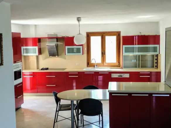 6-bedroom Detached House In Greece (304 M²)