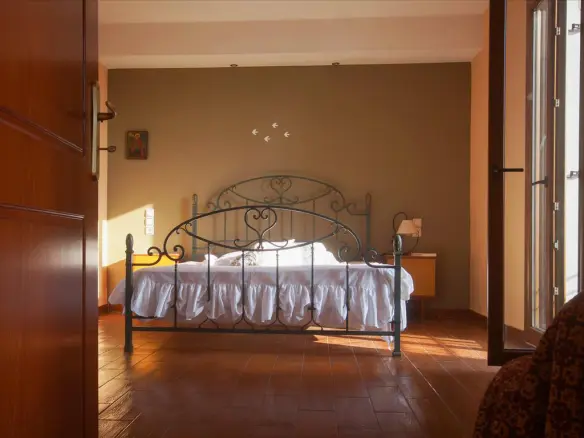 6-bedroom Detached House In Greece (304 M²)