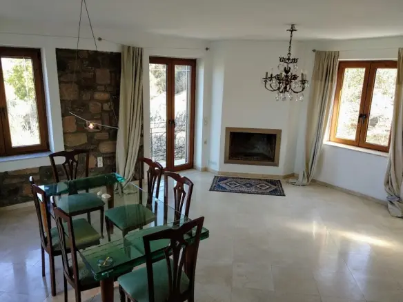 6-bedroom Detached House In Greece (304 M²)