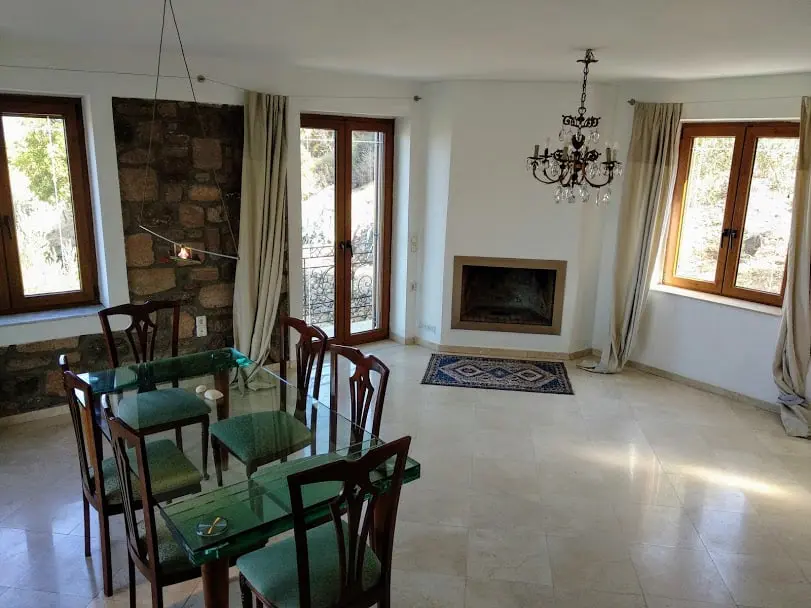 Detached House Of 304 M² On Islands