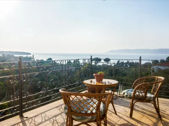 Detached House Of 304 M² On Islands