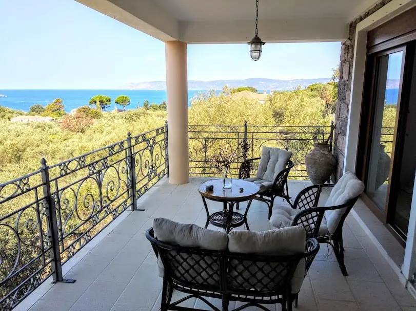 Detached House Of 304 M² On Islands