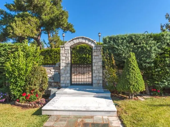 Maisonette In Lykovrisi, Greece (667 M²)
