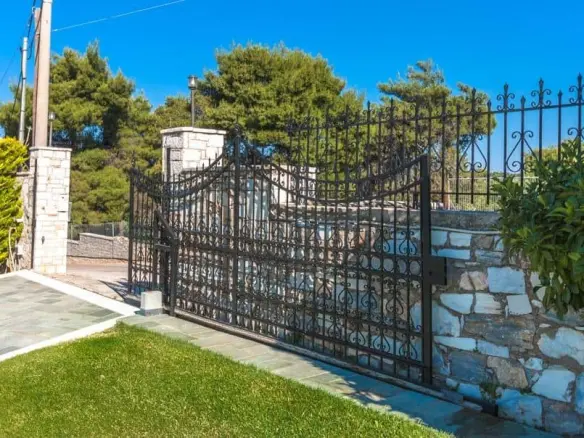 Maisonette In Lykovrisi, Greece (667 M²)