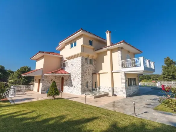 Maisonette In Lykovrisi, Greece (667 M²)