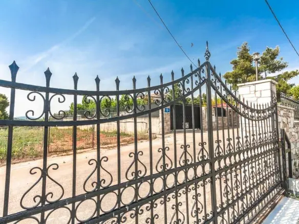 Maisonette In Lykovrisi, Greece (667 M²)
