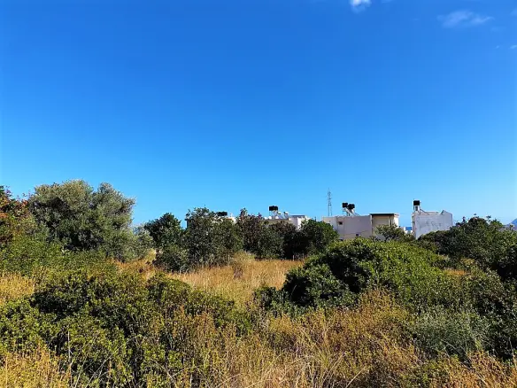 Land Of 896 M² In Crete