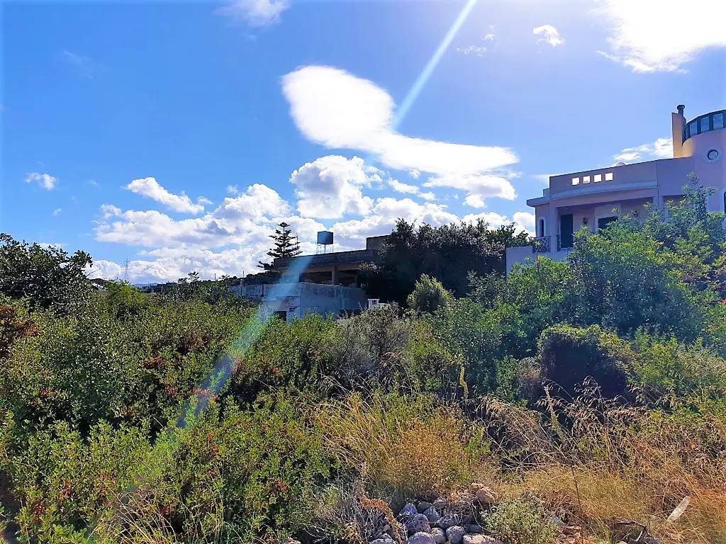 Land Of 896 M² In Crete