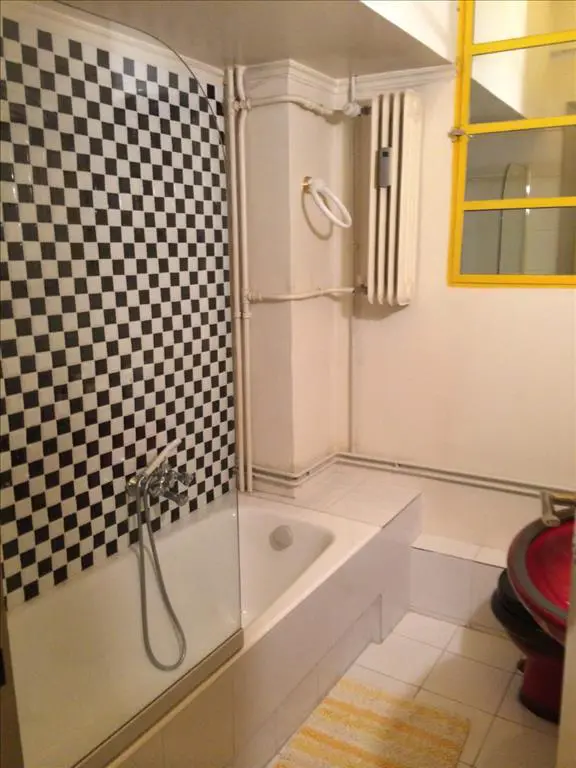 Business Of 163 M² In Athens