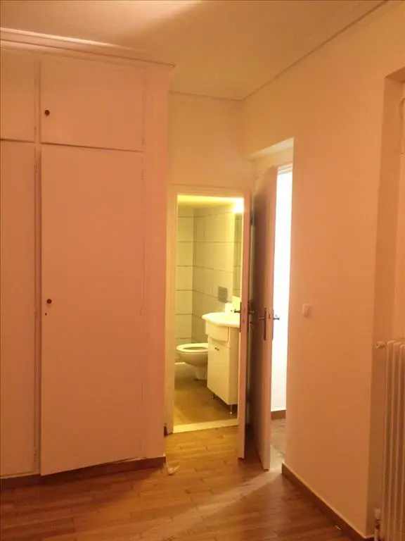 Business Of 163 M² In Athens