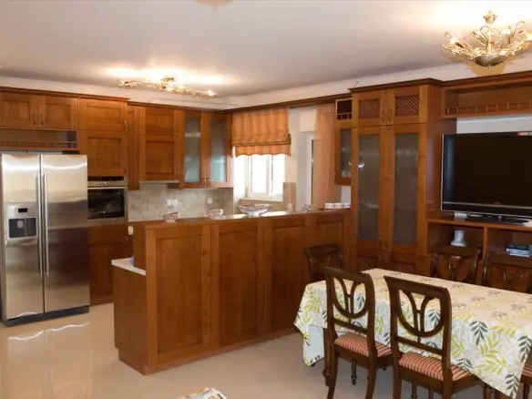 2-bedroom Flat In Rafina, Greece (84 M²)