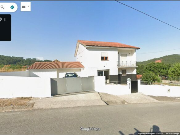 Independent House Of 100 M² With Walled Land And Ample Outdoor Space In Penela – Coimbra