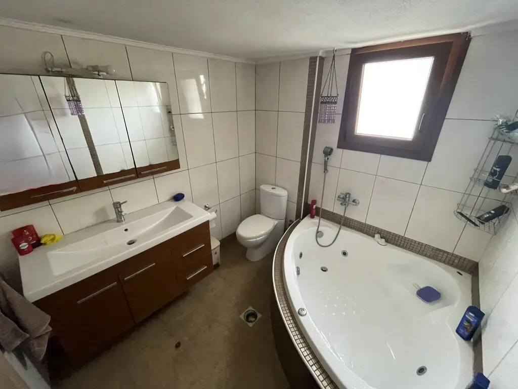 Complex Of 260 M² In Kavala