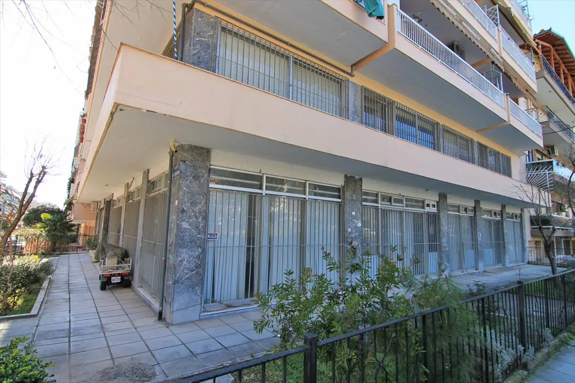 Commercial Property Of 702 M² In Thessaloniki