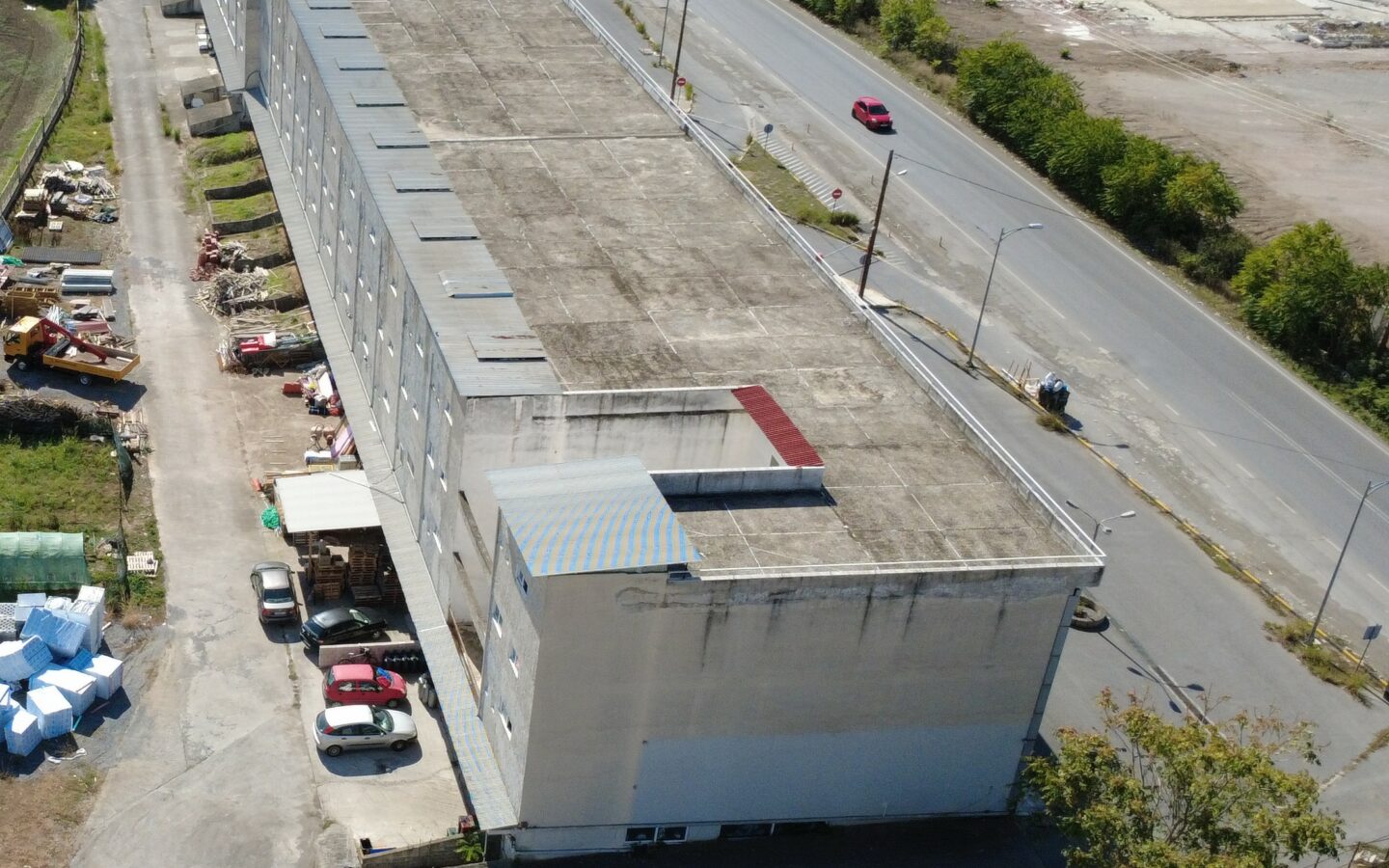 Commercial Property Of 360 M² In North Greece