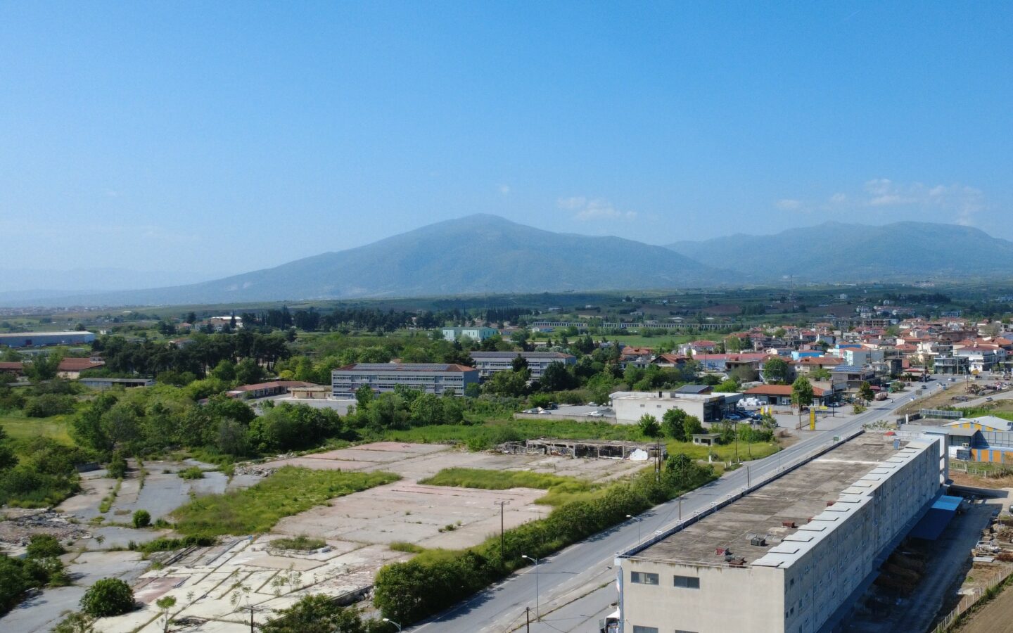 Commercial Property Of 360 M² In North Greece