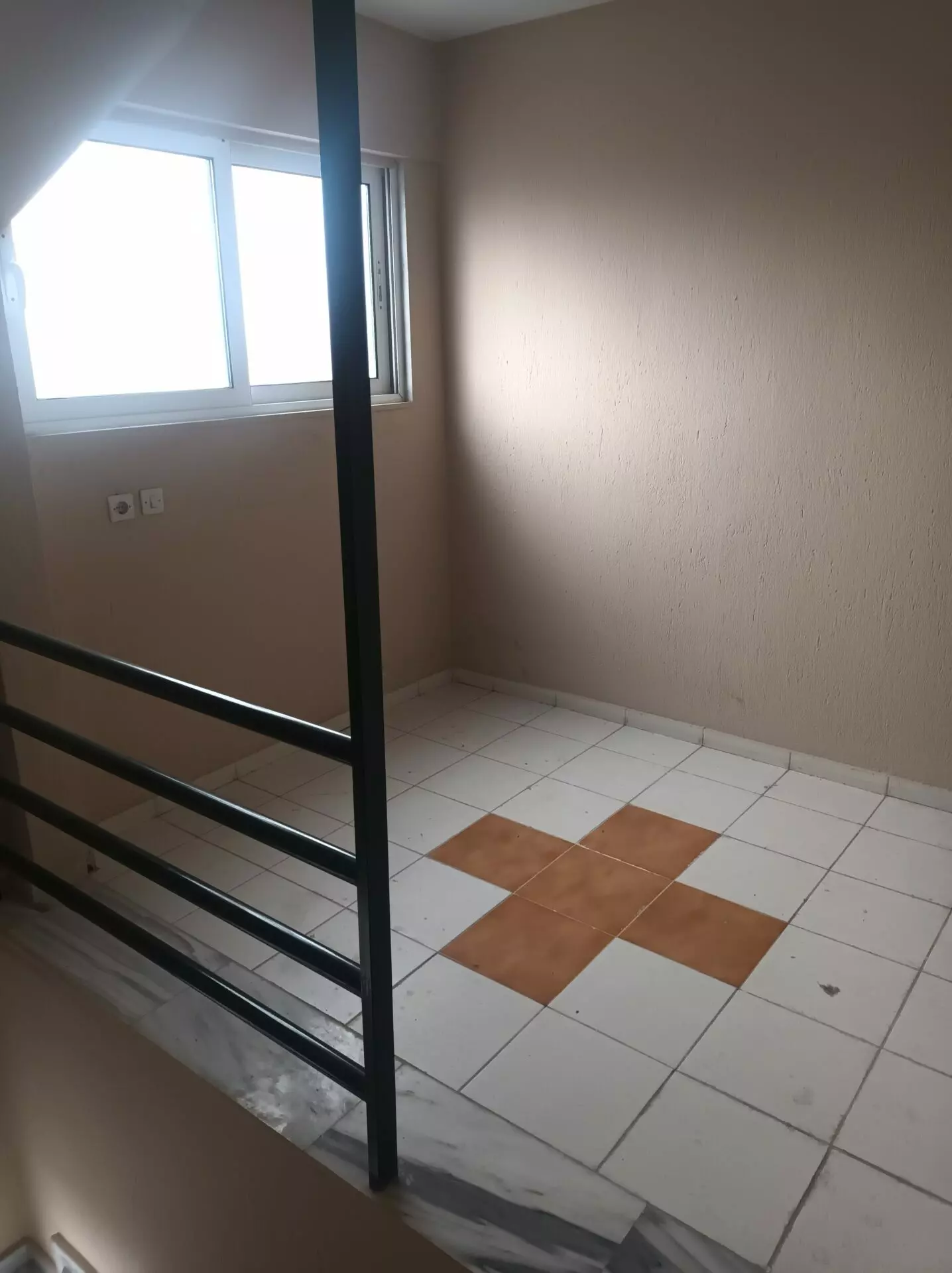 Commercial Property Of 360 M² In North Greece