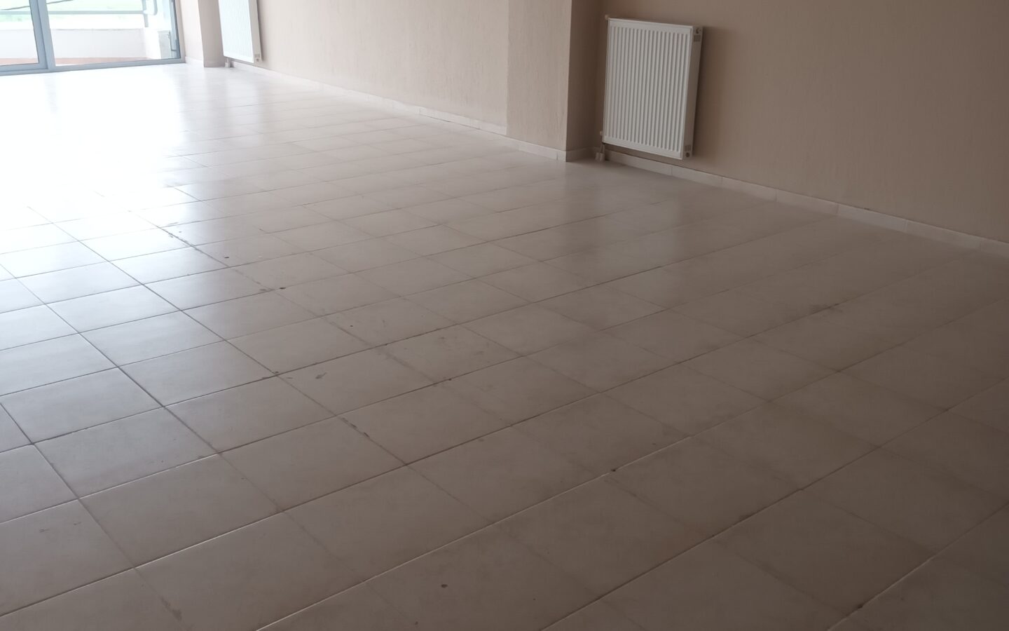 Commercial Property Of 360 M² In North Greece