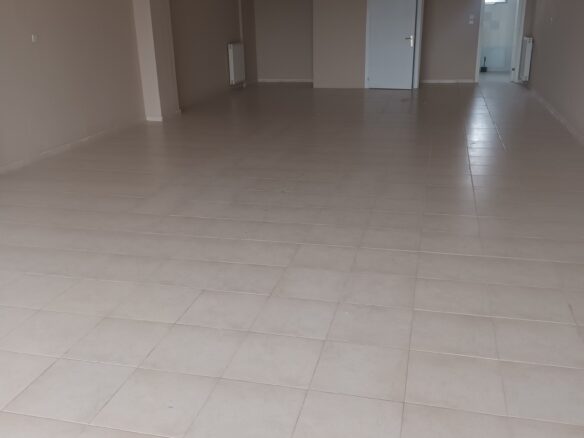 Commercial Property Of 360 M² In North Greece