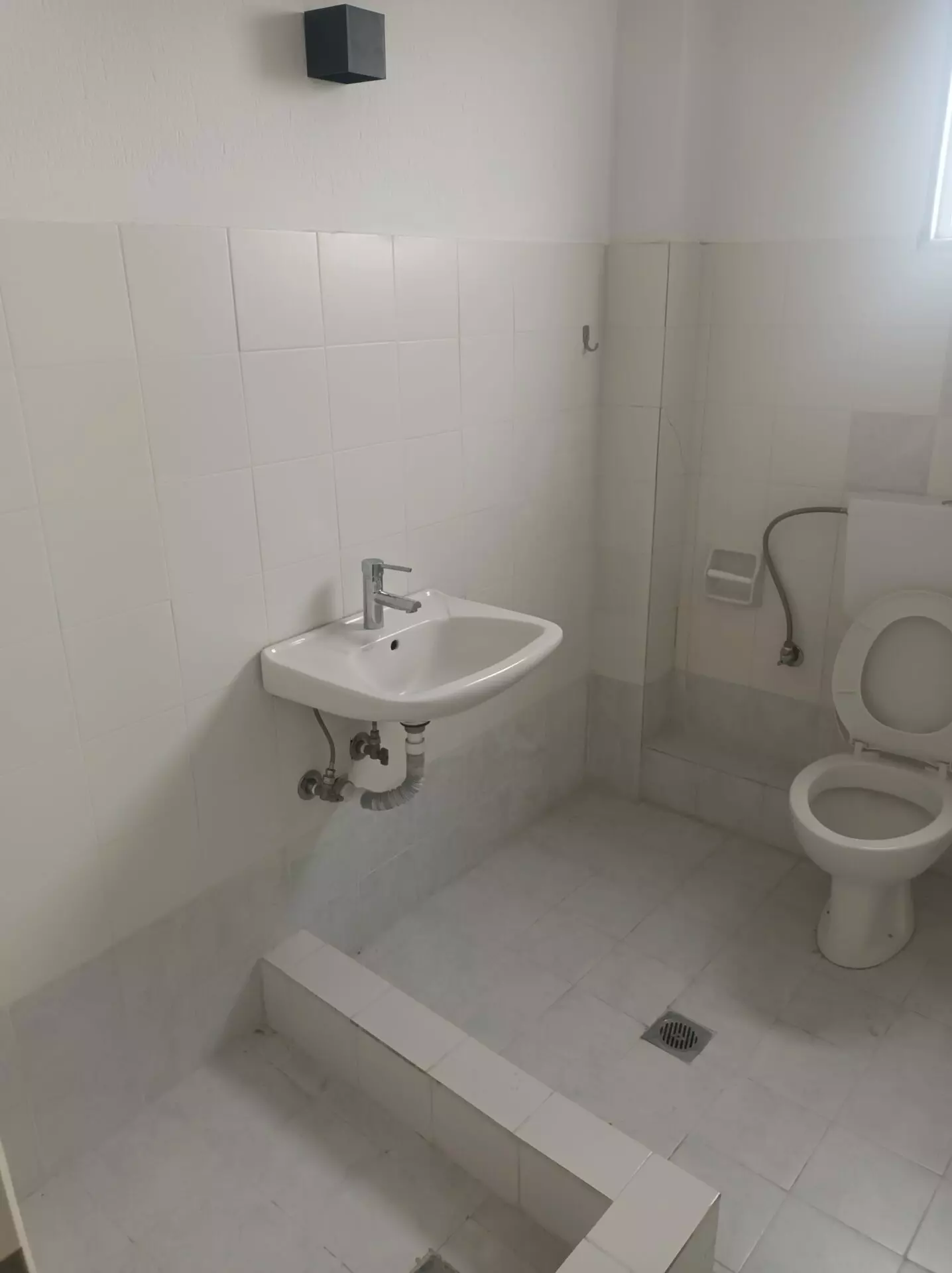 Commercial Property Of 360 M² In North Greece