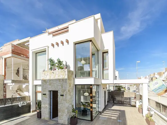 Detached Villa Of 109 M² In Los Montesinos