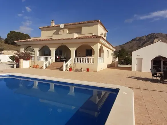 Detached Villa Of 224 M² In Macisvenda, Spain