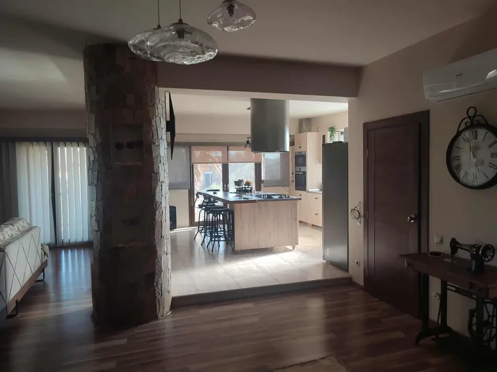 Villa Of 450 M² In The Suburbs Of Thessaloniki