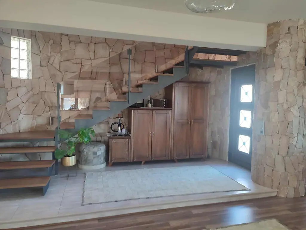 Villa Of 450 M² In The Suburbs Of Thessaloniki