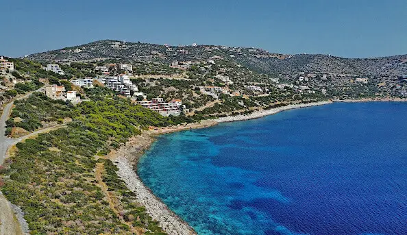 Land Of 1102 M² In Attica