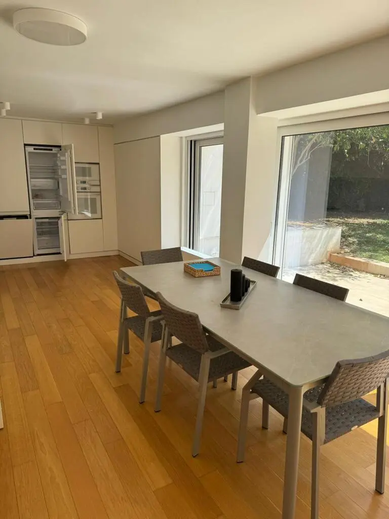 Maisonette Of 300 M² In Athens