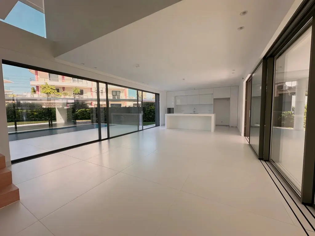 4-bedroom Maisonette In Voula, Greece (310 M²)