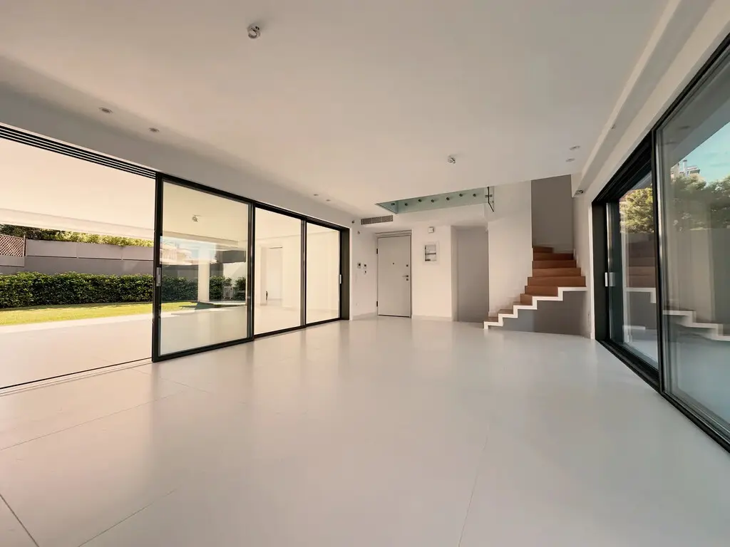 4-bedroom Maisonette In Voula, Greece (310 M²)