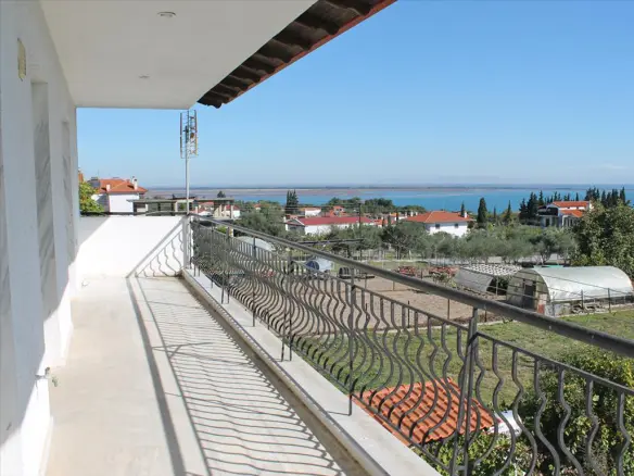 Detached House Of 360 M² In Olympic Coast