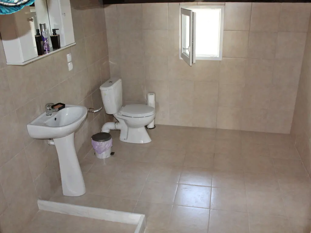 Detached House Of 360 M² In Olympic Coast