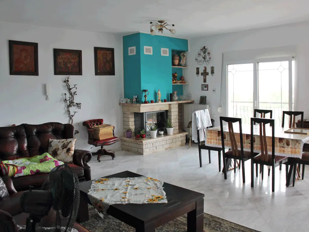 Detached House Of 360 M² In Olympic Coast