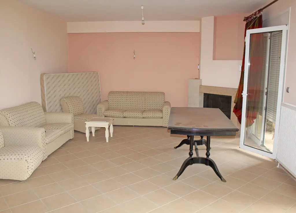 Detached House Of 355 M² In Olympic Coast