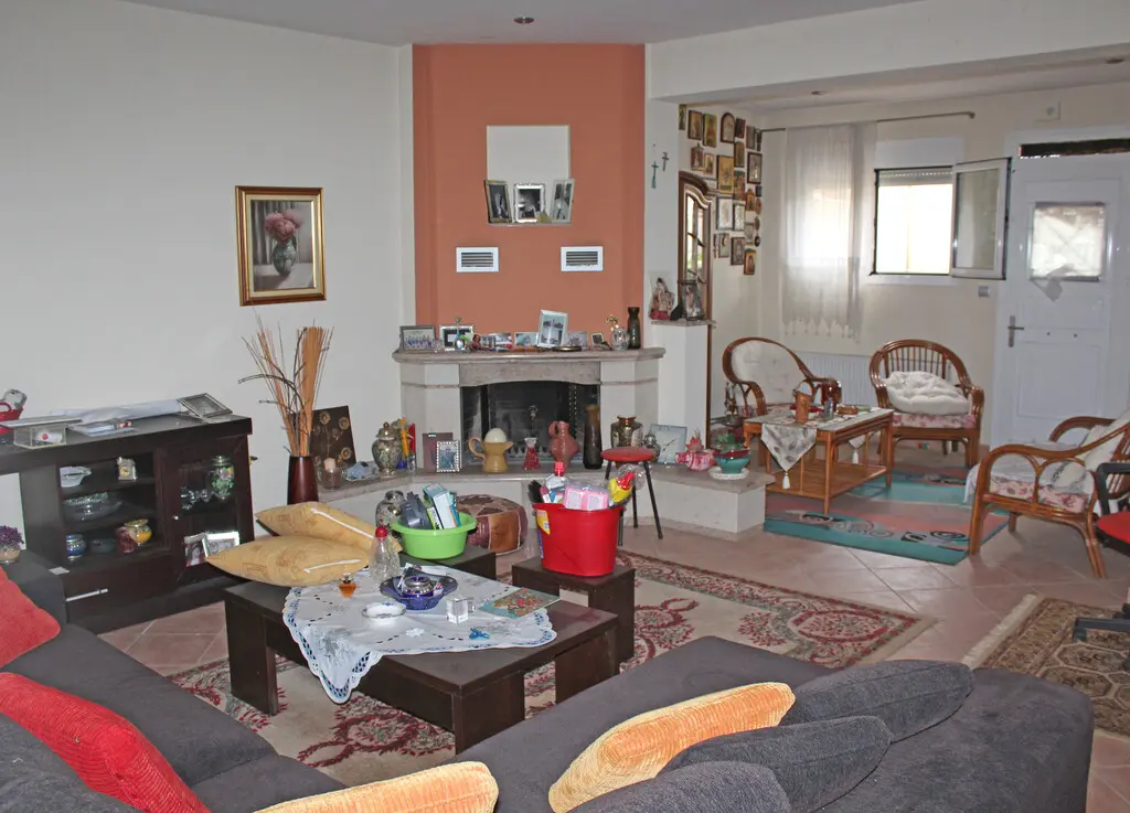 Detached House Of 355 M² In Olympic Coast