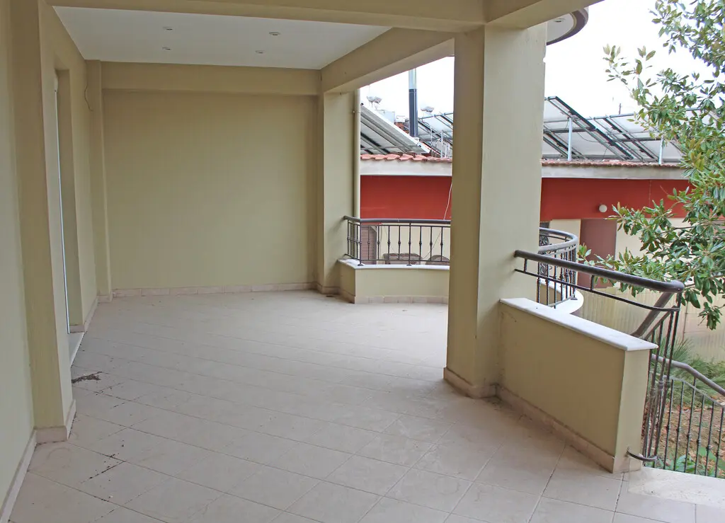 Detached House Of 355 M² In Olympic Coast