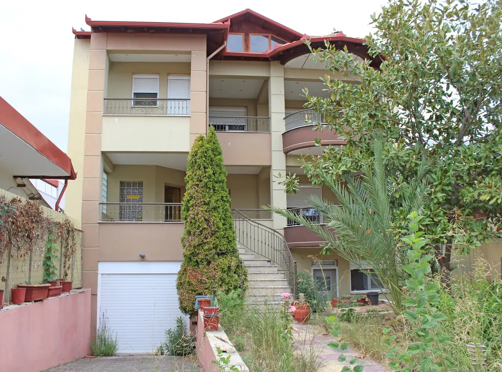 Detached House Of 355 M² In Olympic Coast