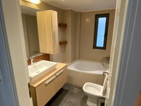 4-bedroom Flat In Alimos, Greece (118 M²)