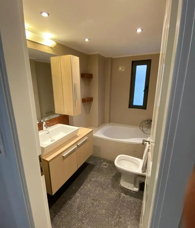 4-bedroom Flat In Alimos, Greece (118 M²)