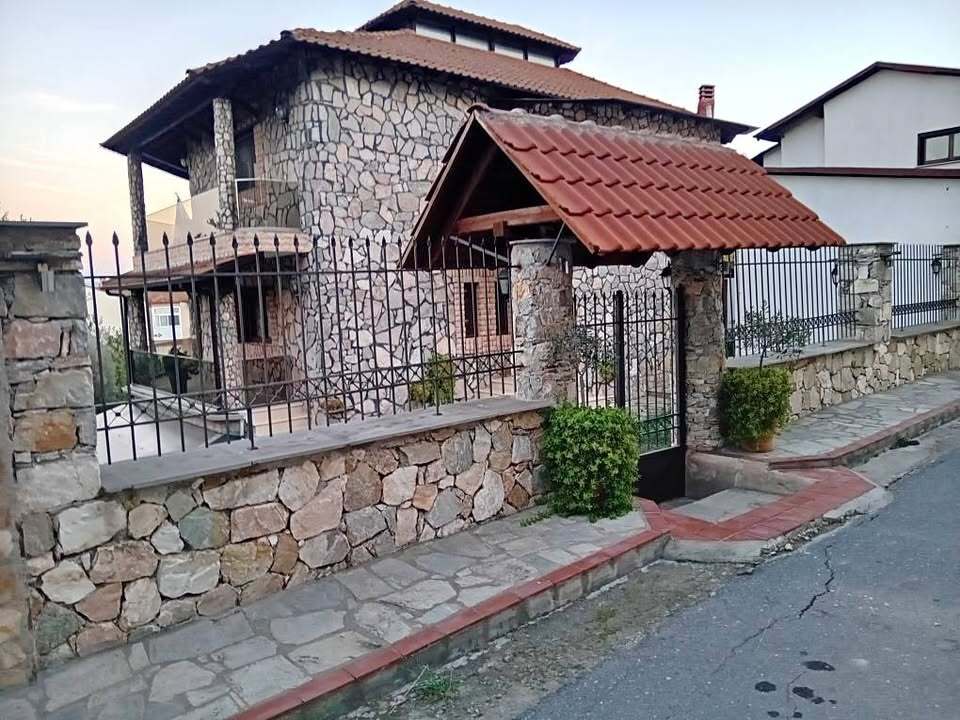 Villa Of 450 M² In The Suburbs Of Thessaloniki