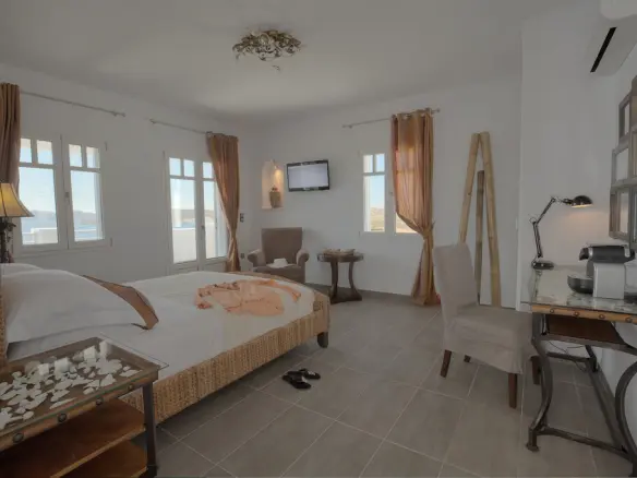 Hotel In Milos, Greece (825 M²)